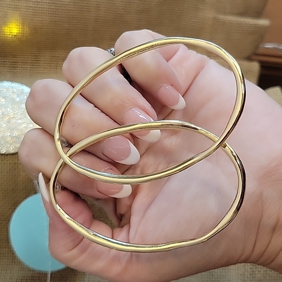 🔥LAST PAIR🔥 XL Oval Loop Stud Earrings - Picture 4 of 7